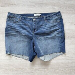 Torrid Jean Shorts Denim Boyfriend Mid-Rise Fray Hem Women's Size 28 NWT